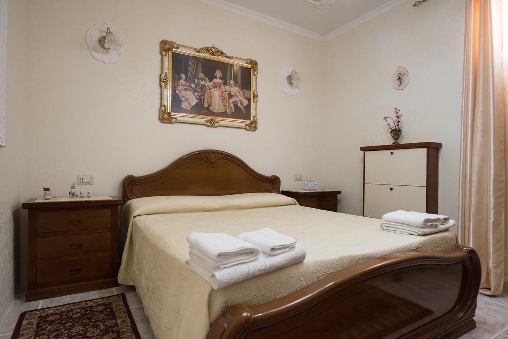 Alloggio In Villa Cristina B&B ガリポリ エクステリア 写真